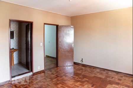 Casa à venda com 220m², 3 quartos e 2 vagasSuite