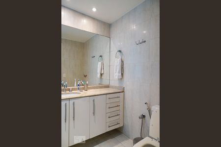 Apartamento à venda com 175m², 3 quartos e 2 vagasBanheiro da Suíte