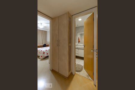 Acesso Quarto de apartamento à venda com 1 quarto, 56m² em Alphaville Centro Industrial E Empresarial/alphaville., Barueri