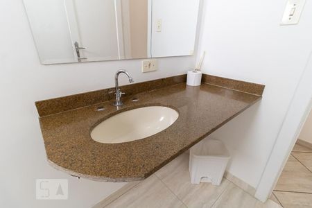 Casa à venda com 199m², 4 quartos e 2 vagas Casa à venda com 199m², 4 quartos e 2 vagasBanheiro