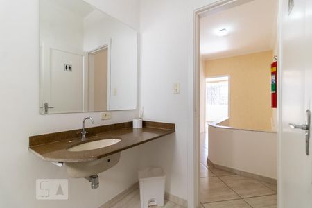 Casa à venda com 199m², 4 quartos e 2 vagas Casa à venda com 199m², 4 quartos e 2 vagasBanheiro