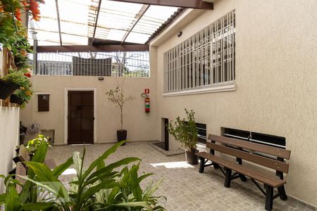 Casa à venda com 199m², 4 quartos e 2 vagas Casa à venda com 199m², 4 quartos e 2 vagasEntrada