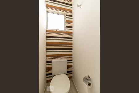 Casa à venda com 199m², 4 quartos e 2 vagas Casa à venda com 199m², 4 quartos e 2 vagasBanheiro