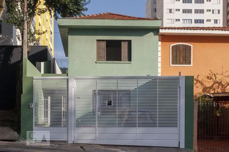 Casa para alugar com 160m², 2 quartos e 2 vagasFachada