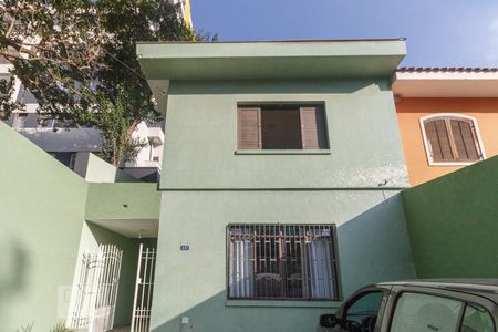 Casa para alugar com 160m², 2 quartos e 2 vagasFachada