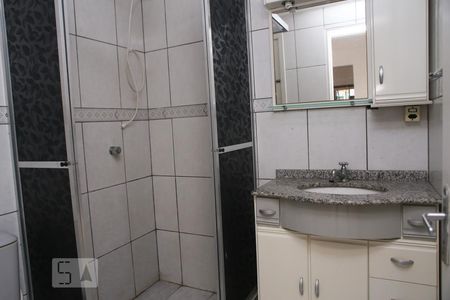 Banheiro de apartamento à venda com 1 quarto, 40m² em Cristal, Porto Alegre