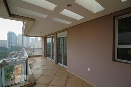 Apartamento à venda com 254m², 3 quartos e 4 vagasVaranda Suíte 2