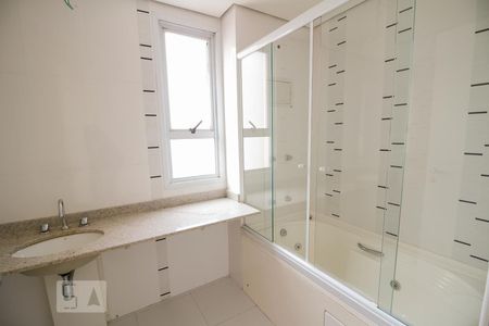 Apartamento à venda com 254m², 3 quartos e 4 vagasBanheiro da Suíte 1