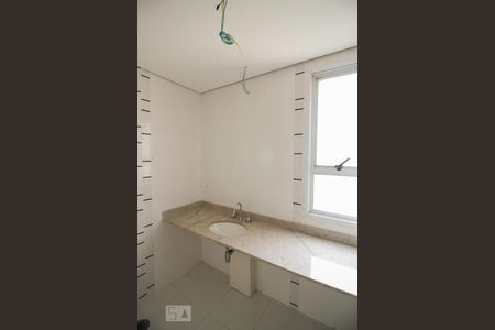 Apartamento à venda com 254m², 3 quartos e 4 vagasBanheiro da Suíte 1