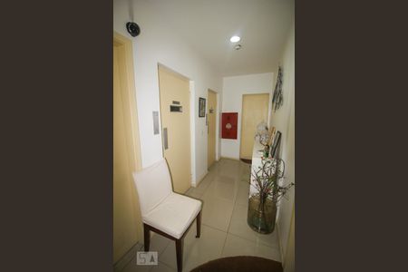 Hall de Entrada de apartamento para alugar com 2 quartos, 90m² em Laranjeiras, Rio de Janeiro
