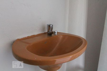 Banheiro de casa para alugar com 1 quarto, 20m² em Vila Mangalot, São Paulo