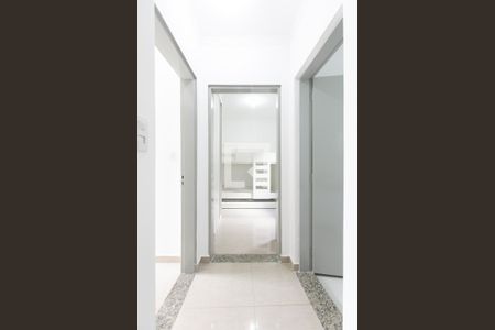 Hall dos Quartos de casa de condomínio para alugar com 2 quartos, 68m² em Parada Xv de Novembro, São Paulo