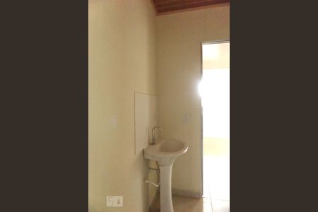 Banheiro de kitnet/studio para alugar com 1 quarto, 30m² em Vila Invernada, São Paulo