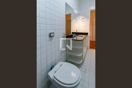 Apartamento para alugar com 70m², 2 quartos e sem vagaDetalhe do banheiro social