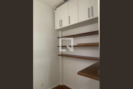 Apartamento para alugar com 70m², 2 quartos e sem vagaQuarto de serviço