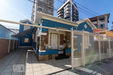 Casa para alugar com 120m², 3 quartos e 4 vagas Casa para alugar com 120m², 3 quartos e 4 vagasFachada