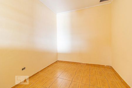 Quarto 1 de casa para alugar com 2 quartos, 73m² em Pinheirinho, Curitiba