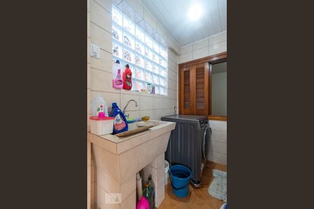 Casa à venda com 270m², 4 quartos e 6 vagas Casa à venda com 270m², 4 quartos e 6 vagasÁrea de Serviço