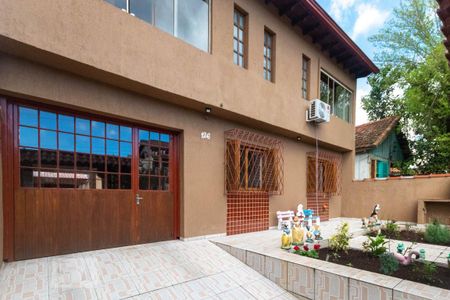 Casa à venda com 270m², 4 quartos e 6 vagas Casa à venda com 270m², 4 quartos e 6 vagasFachada