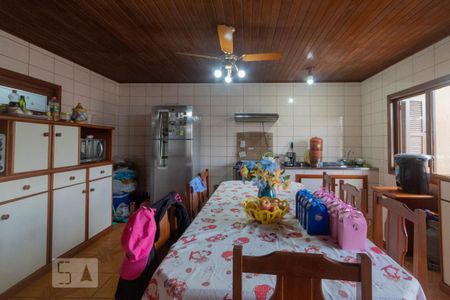 Casa à venda com 270m², 4 quartos e 6 vagas Casa à venda com 270m², 4 quartos e 6 vagasCozinha 2