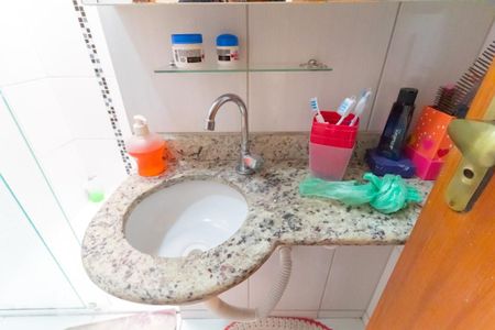 Casa de condomínio à venda com 101m², 2 quartos e 2 vagasBanheiro 1