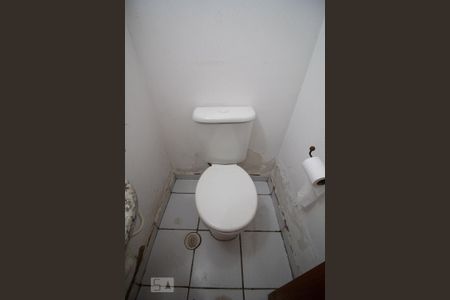 Casa de condomínio à venda com 101m², 2 quartos e 2 vagasLavabo