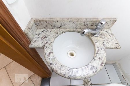 Casa de condomínio à venda com 101m², 2 quartos e 2 vagasLavabo