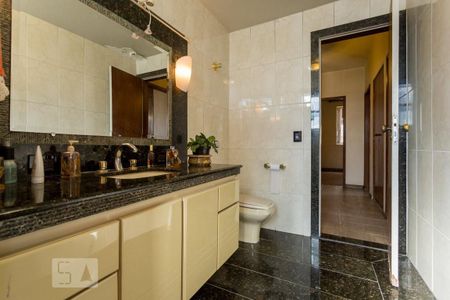 Apartamento à venda com 250m², 4 quartos e 4 vagasBanheiro Social