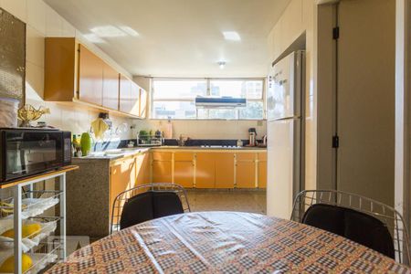 Apartamento à venda com 250m², 4 quartos e 4 vagasCozinha