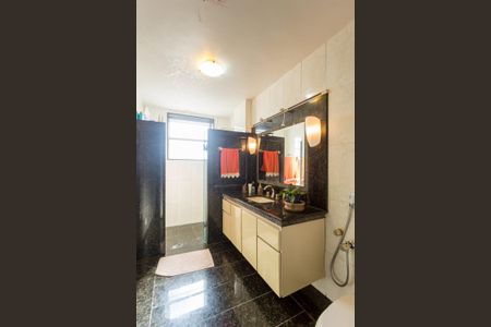 Apartamento à venda com 250m², 4 quartos e 4 vagasBanheiro Social