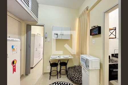Cozinha de kitnet/studio para alugar com 1 quarto, 28m² em Copacabana, Rio de Janeiro