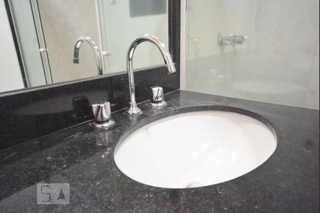 Apartamento à venda com 100m², 2 quartos e sem vagaBanheiro da Suíte - Pia 