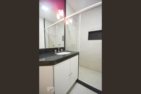 Apartamento à venda com 100m², 2 quartos e sem vagaBanheiro da Suíte