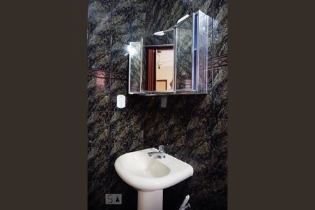 Casa à venda com 426m², 6 quartos e 10 vagasCasa 2 - Banheiro da Suíte 1