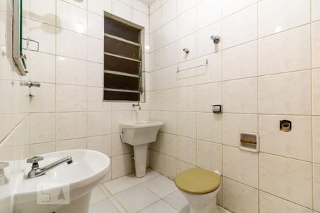 Banheiro de kitnet/studio para alugar com 1 quarto, 29m² em Santa Cecília, São Paulo