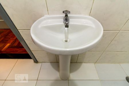 Banheiro de kitnet/studio para alugar com 1 quarto, 29m² em Santa Cecília, São Paulo