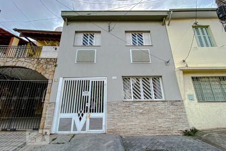 Casa à venda com 115m², 3 quartos e 1 vagaFachada