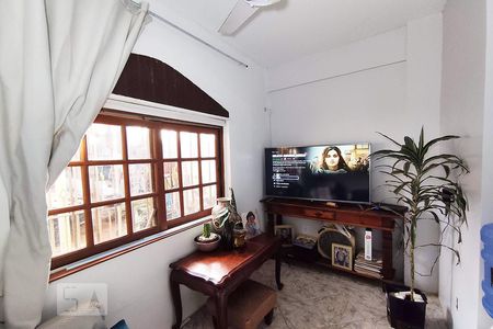 Sala de TV de casa à venda com 4 quartos, 300m² em Centro, Canoas