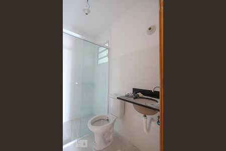 Banheiro de kitnet/studio para alugar com 1 quarto, 25m² em Vila Barbosa, São Paulo