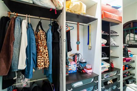 Casa à venda com 185m², 3 quartos e 2 vagas Casa à venda com 185m², 3 quartos e 2 vagasCloset da suíte