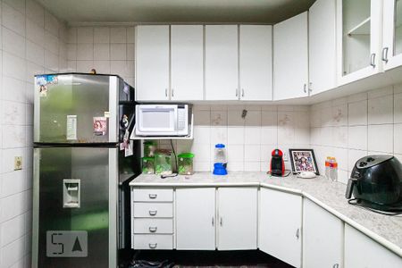 Casa à venda com 185m², 3 quartos e 2 vagas Casa à venda com 185m², 3 quartos e 2 vagasCozinha - Armários