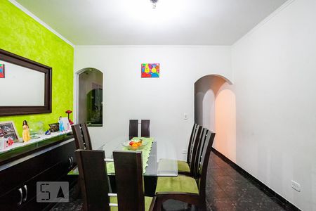 Casa à venda com 185m², 3 quartos e 2 vagas Casa à venda com 185m², 3 quartos e 2 vagasSala de Jantar