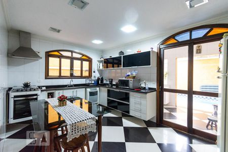 Cozinha de casa para alugar com 3 quartos, 300m² em Sumaré, São Paulo