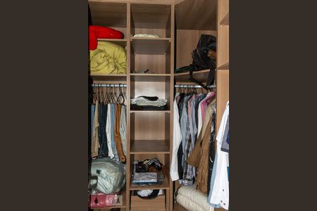 Casa para alugar com 300m², 3 quartos e 3 vagasSuíte 3 - closet