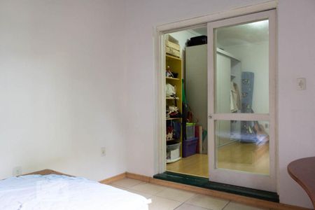 Casa de condomínio à venda com 210m², 3 quartos e 2 vagas Casa de condomínio à venda com 210m², 3 quartos e 2 vagasSuíte 3