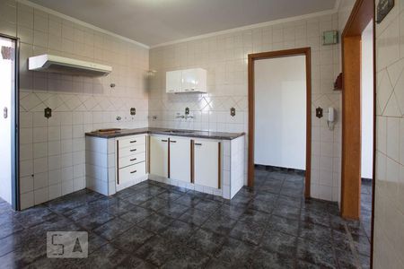 Apartamento para alugar com 83m², 2 quartos e 2 vagasCozinha