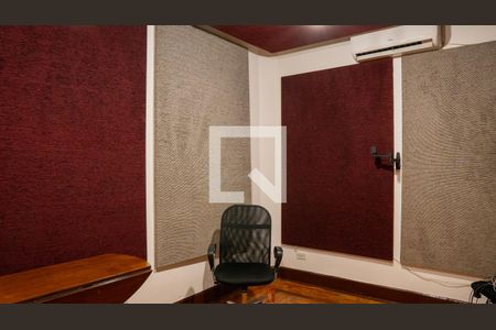 Apartamento à venda com 95m², 3 quartos e sem vaga Apartamento à venda com 95m², 3 quartos e sem vagaStudio