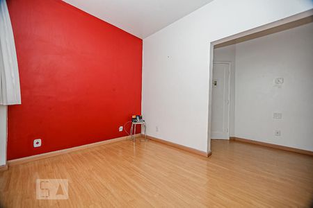 Apartamento à venda com 75m², 2 quartos e sem vagaSala