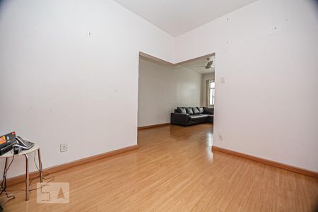 Apartamento à venda com 75m², 2 quartos e sem vagaSala