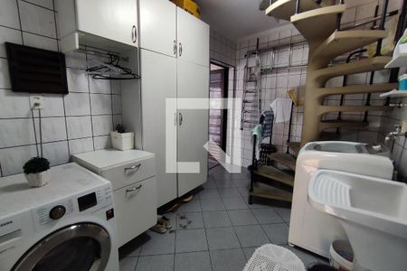 Casa à venda com 430m², 4 quartos e 8 vagas Casa à venda com 430m², 4 quartos e 8 vagasÁrea de Serviço